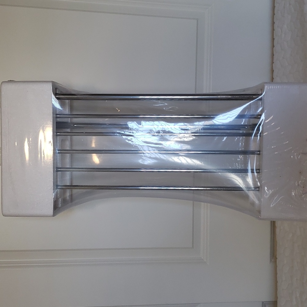MINIMALIST TOWEL RACK STAINLESS STEEL 24"L - Picture 3 of 4